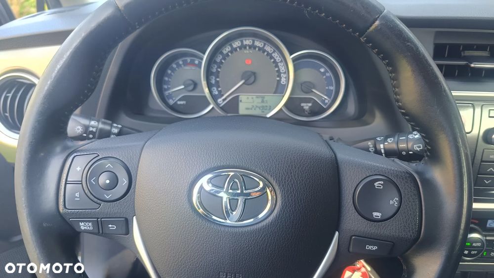 Toyota Auris 1.6 Premium Comfort - 25