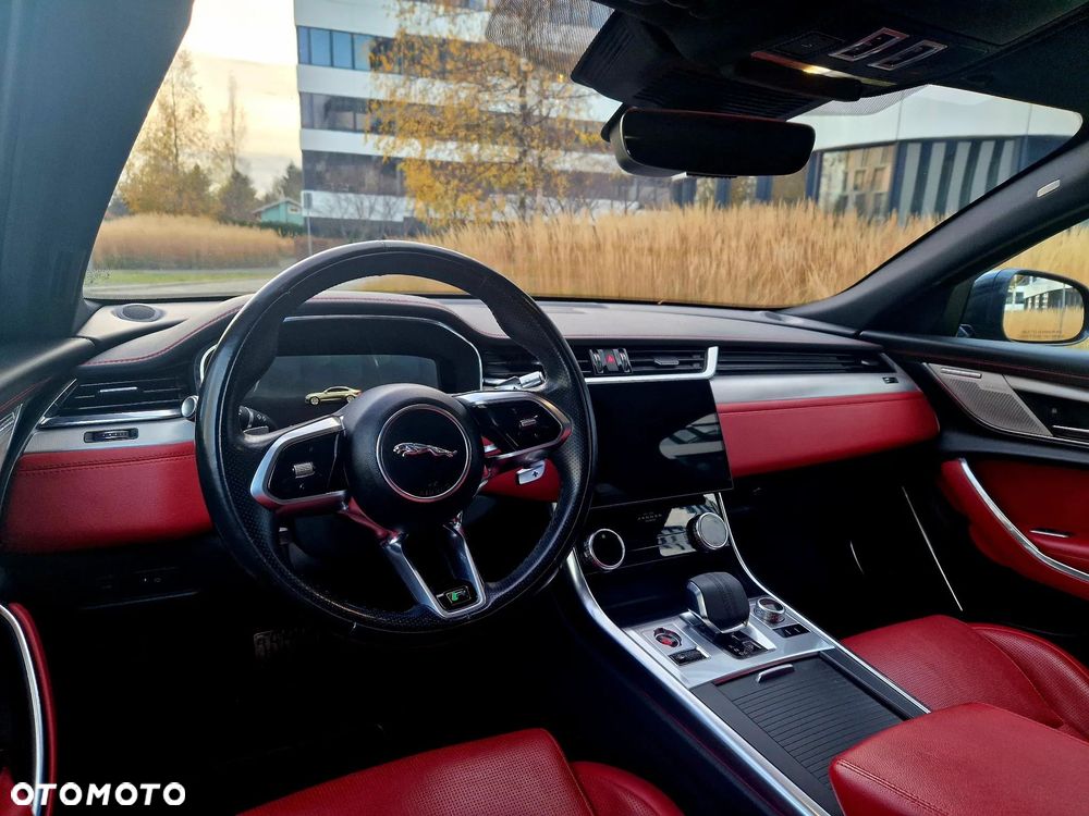 Jaguar XF P300 AWD R-Dynamic SE - 9