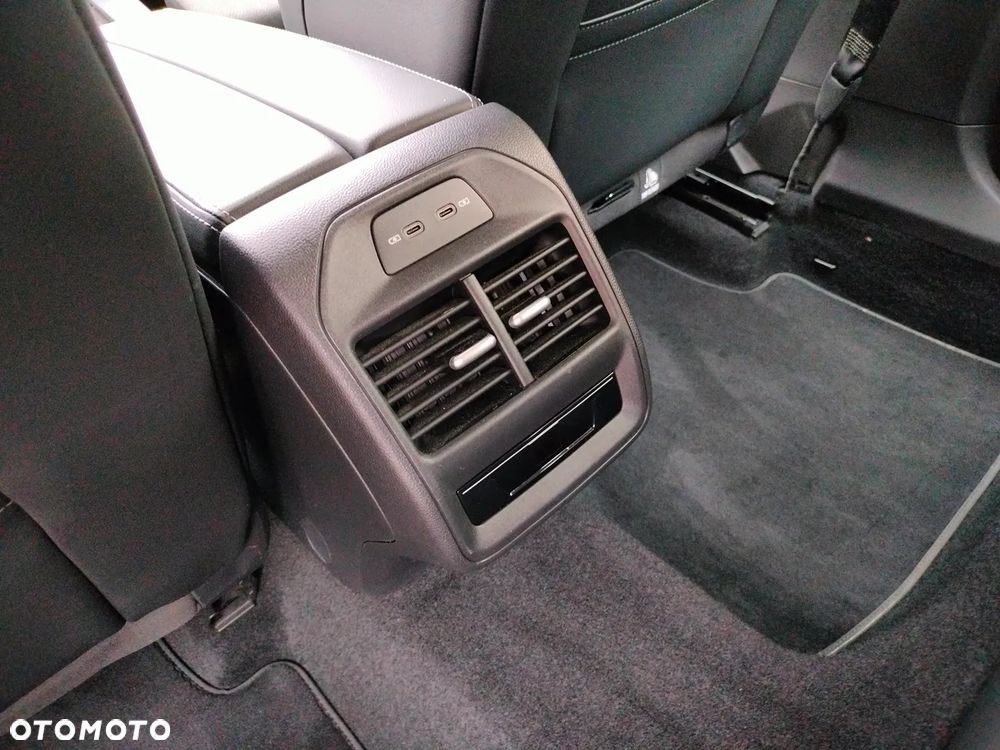 Volkswagen Passat - 17