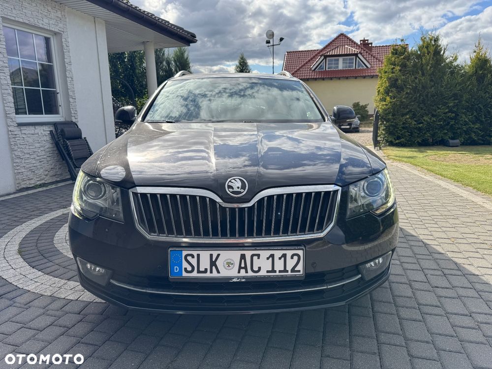 Skoda Superb Combi 2.0 TDI Ambition - 2