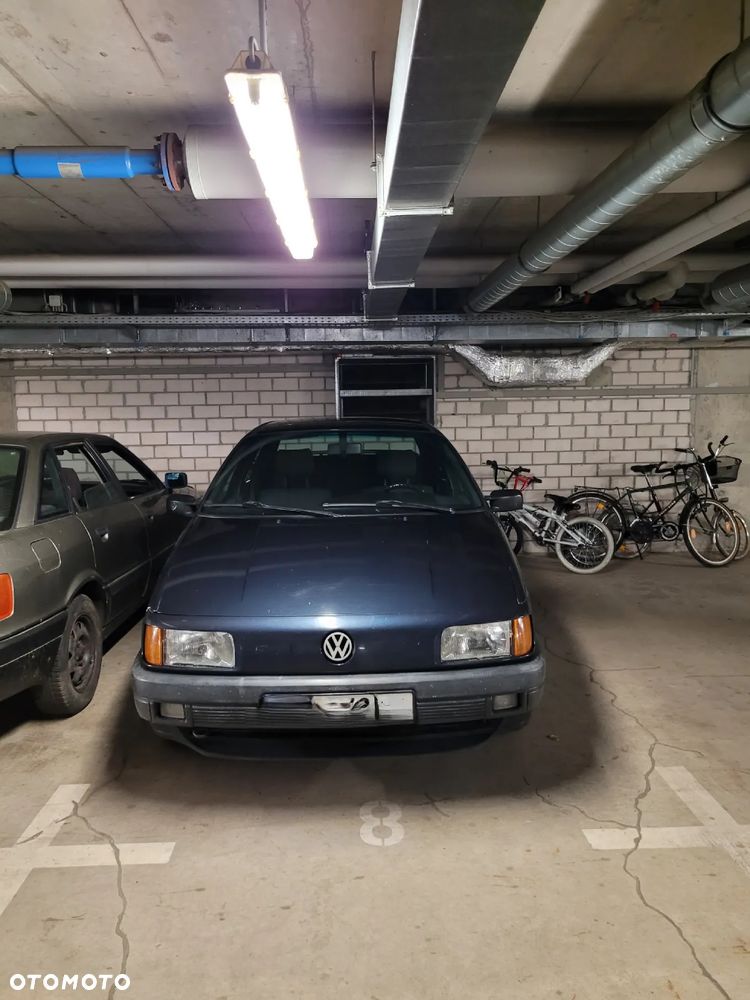 Volkswagen Passat 1.6 TD CL - 11