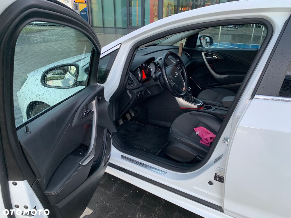 Opel Astra 1.6 Turbo - 4