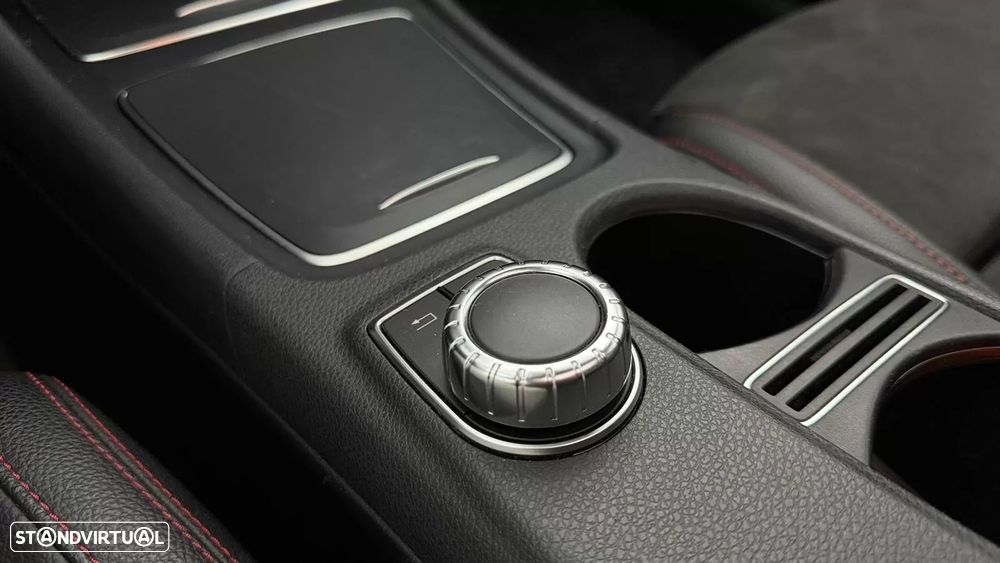 Mercedes-Benz GLA 250 4-Matic AMG Line - 19