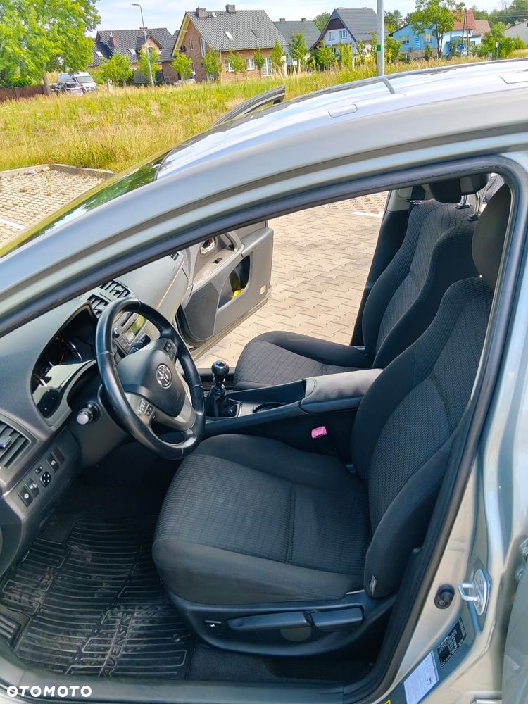 Toyota Avensis 2.0 D-4D - 10