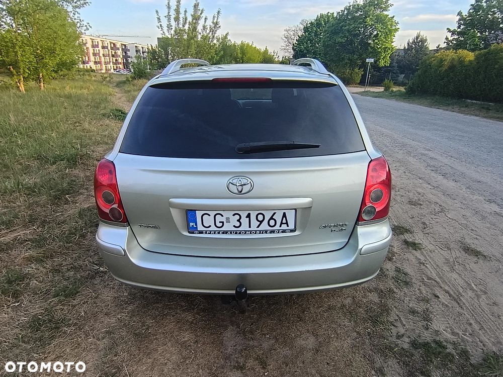 Toyota Avensis 2.0 D-4D - 5