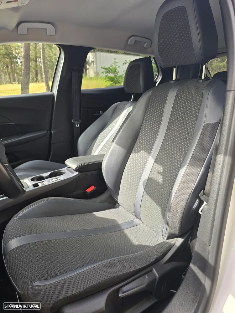 Peugeot 2008 1.2 PureTech Allure - 19