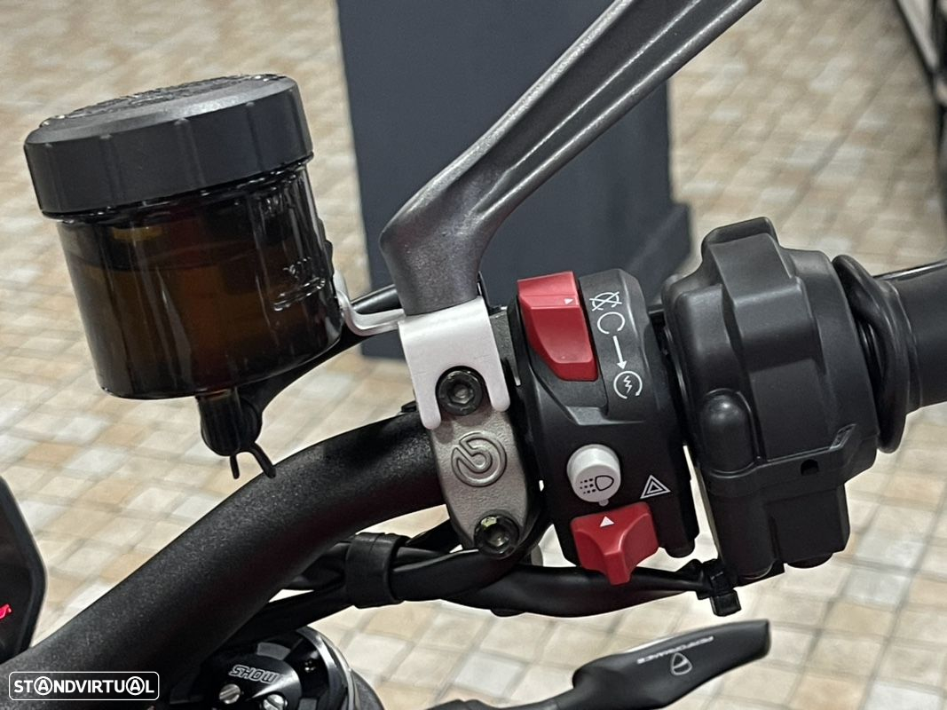 Ducati Streetfighter V2 - 21