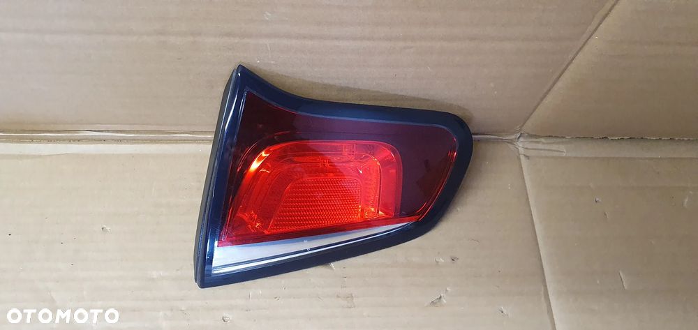 Lampa prawy tył tylna prawa w klapę Citroen C3 II 9803934280 - 2