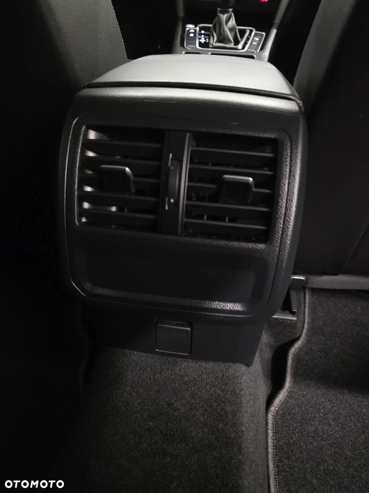 Volkswagen Passat - 21