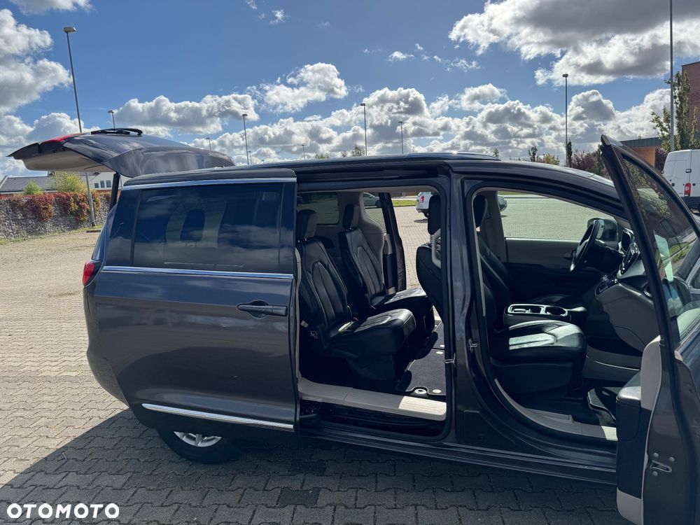 Chrysler Pacifica - 11