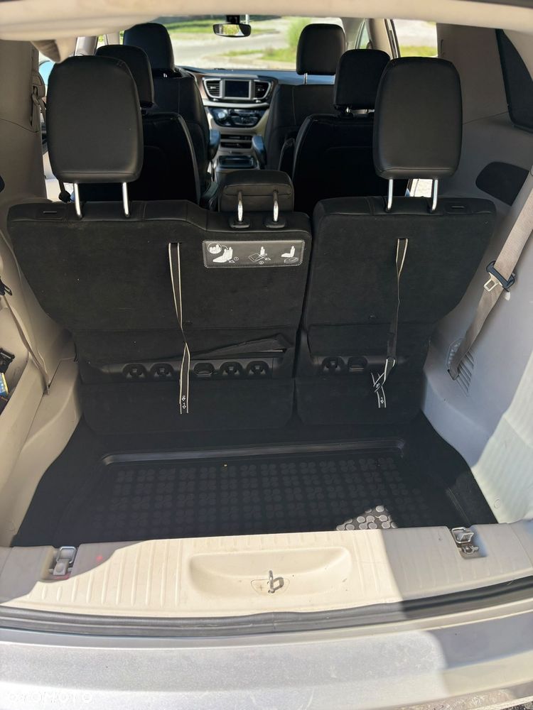 Chrysler Pacifica - 8