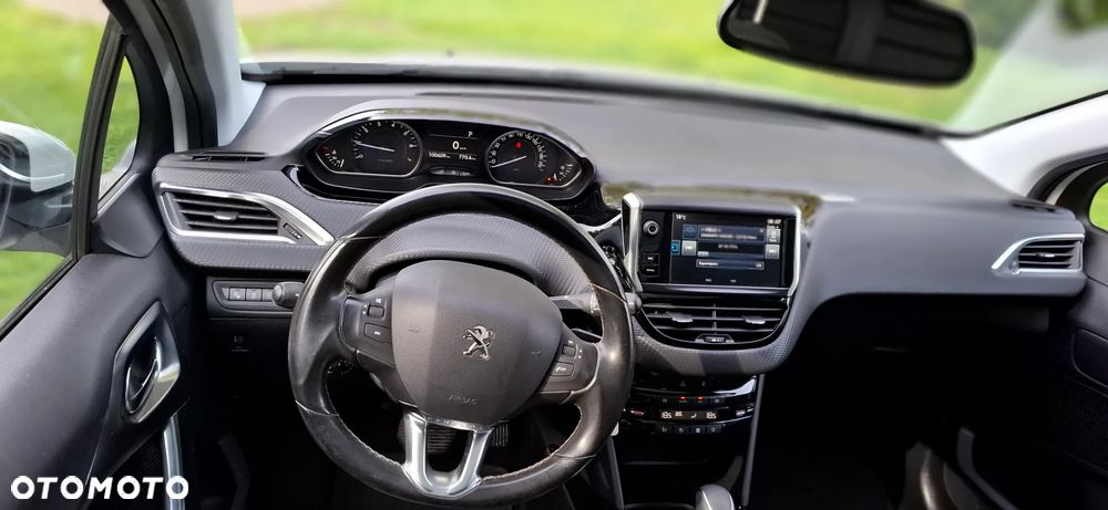 Peugeot 2008 1.2 Pure Tech GPF Allure S&S EAT6 - 23