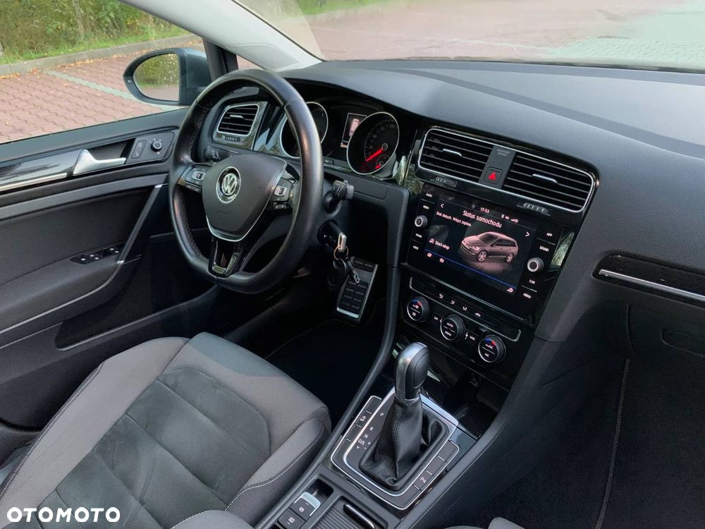 Volkswagen Golf - 10