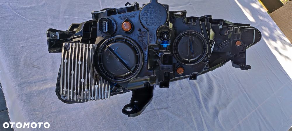 Lampa prawy przód Chrysler Pacifica Hybrid 2017 Lekko Uszkodzona - 10