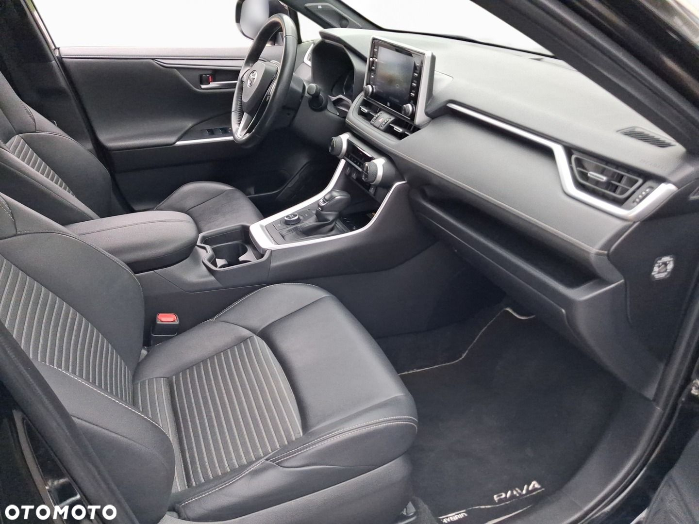 Toyota RAV4 2.5 Hybrid Black Edition by JBL 4x4 - 13