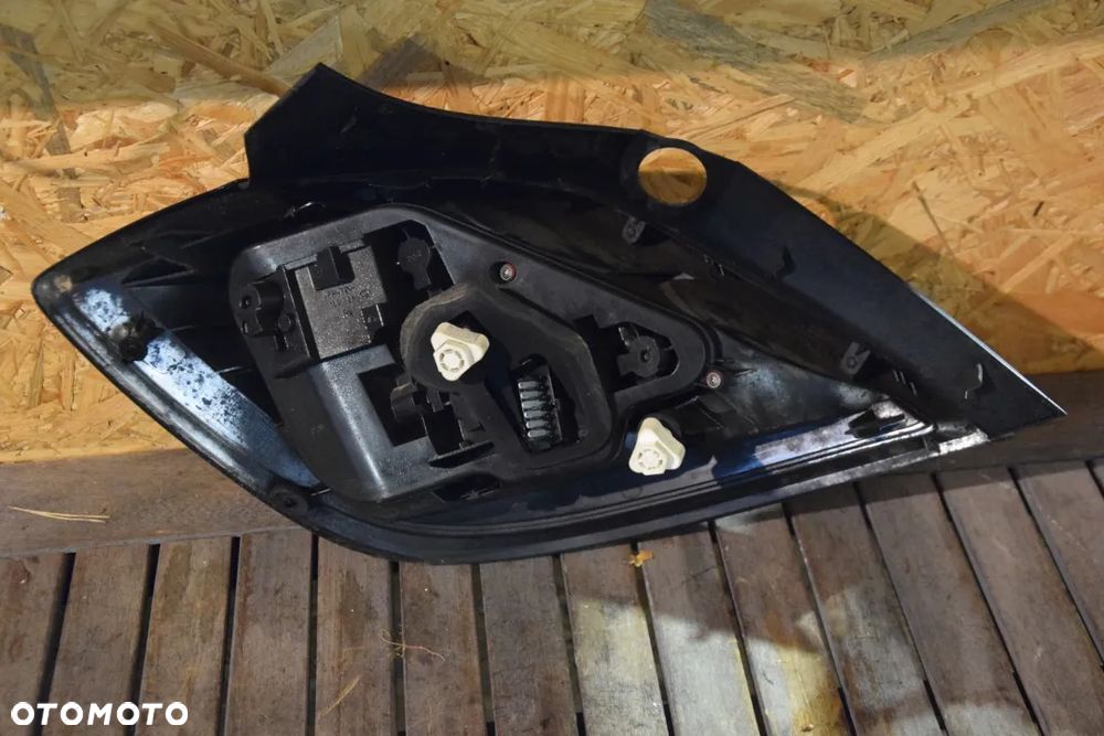 Opel Astra H Lampa tylna prawa prawy tył HB EUROPA - 4