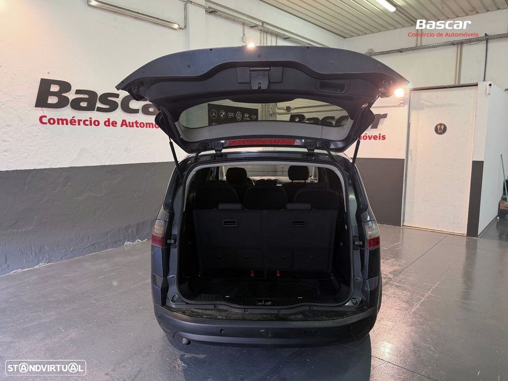 Ford S-Max 2.0 TDCi Titanium 7L - 8