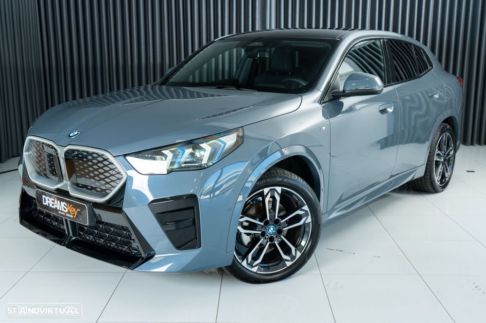 BMW iX2 eDrive20 Pack Desportivo M - 15