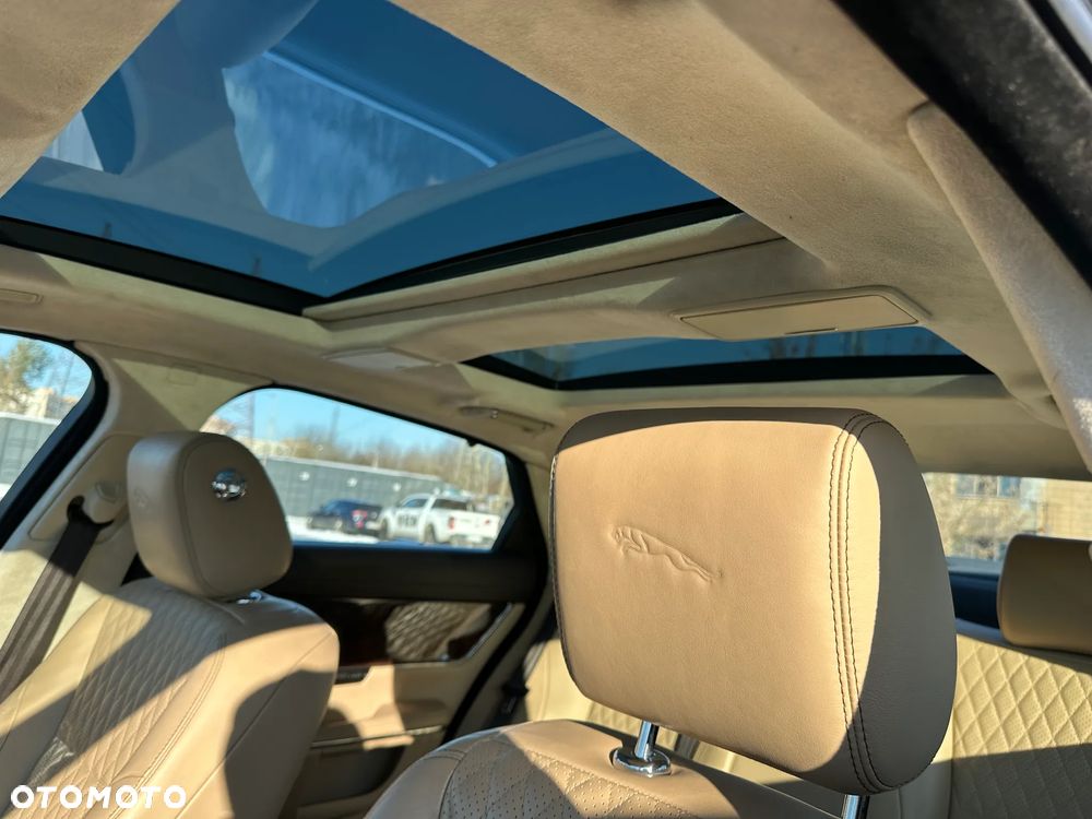 Jaguar XJ 3.0 T LWB AWD Portfolio - 11