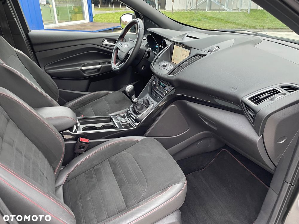 Ford Kuga 1.5 EcoBoost 2x4 ST-Line - 27