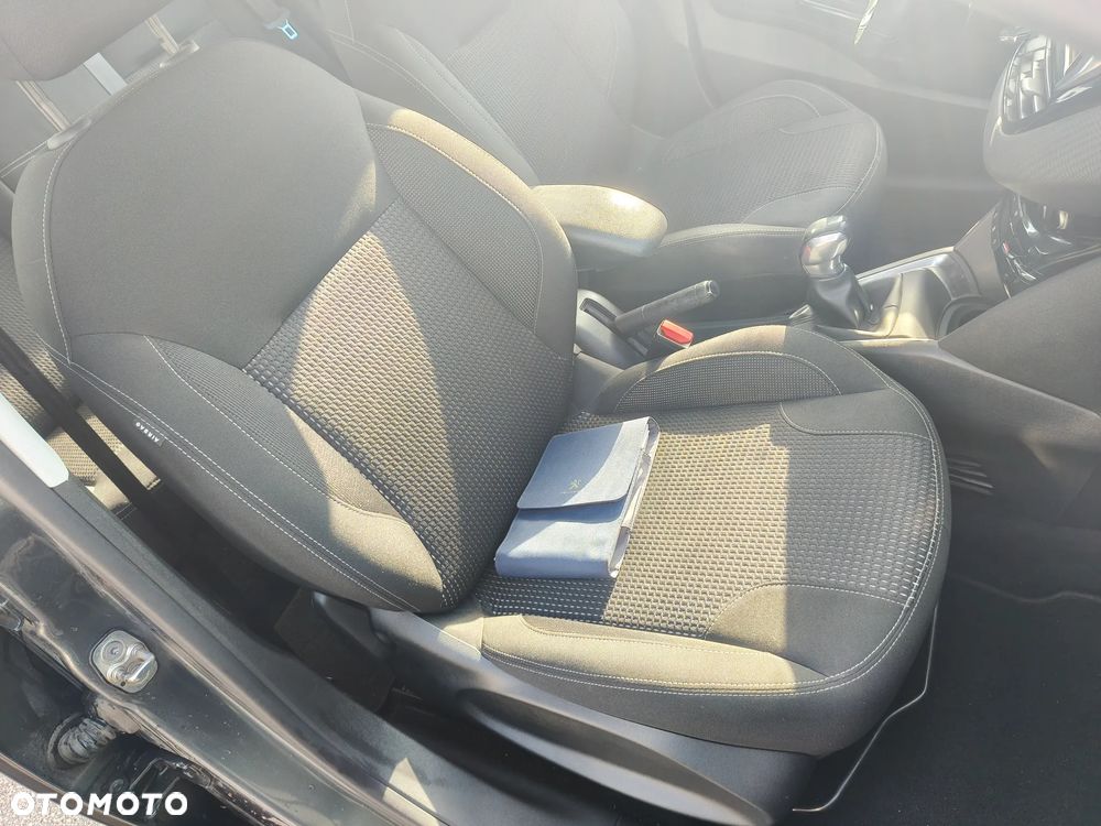 Peugeot 208 1.2 PureTech Allure - 16