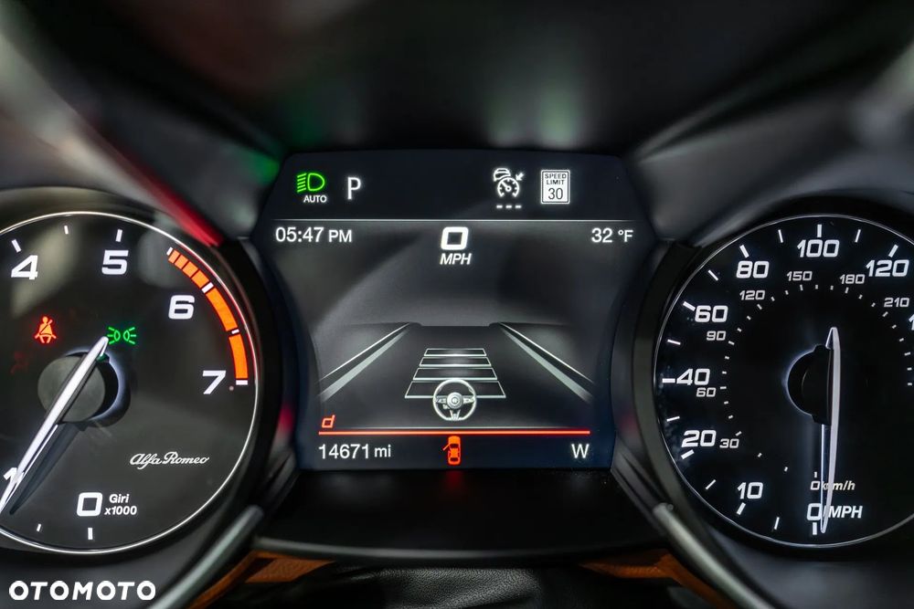 Alfa Romeo Giulia 2.0 Turbo 16V AT8-Q4 Veloce - 31