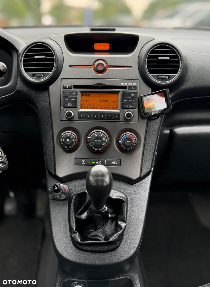 Kia Carens - 14