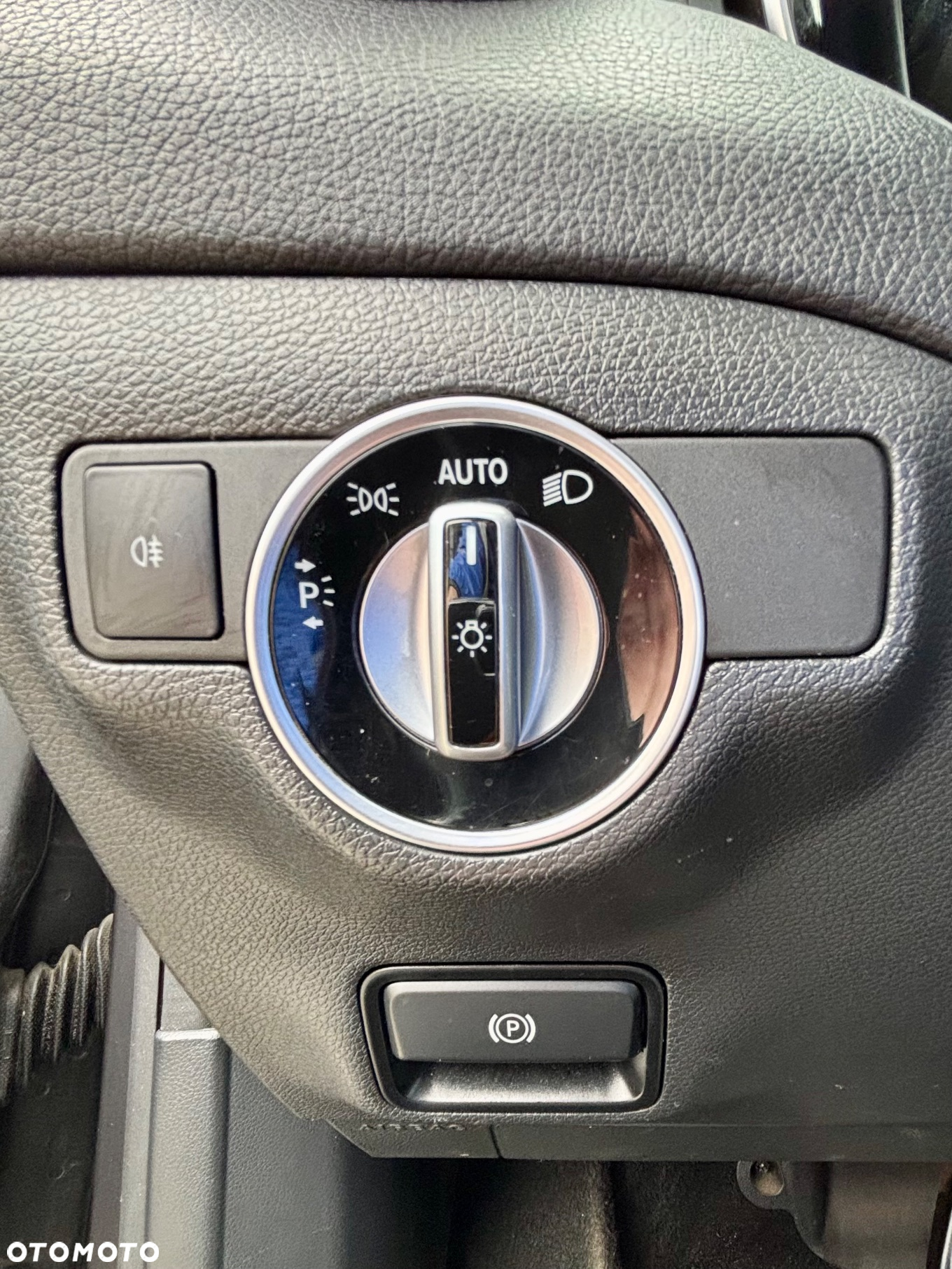 Mercedes-Benz CLA 180 7G-DCT - 37