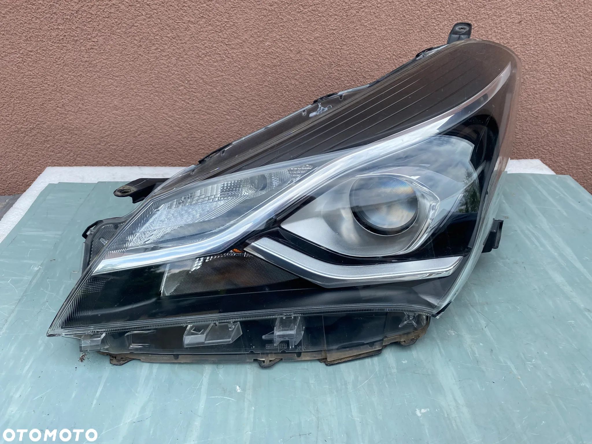 lampy yaris III lift soczewka lewa eu cała - 1