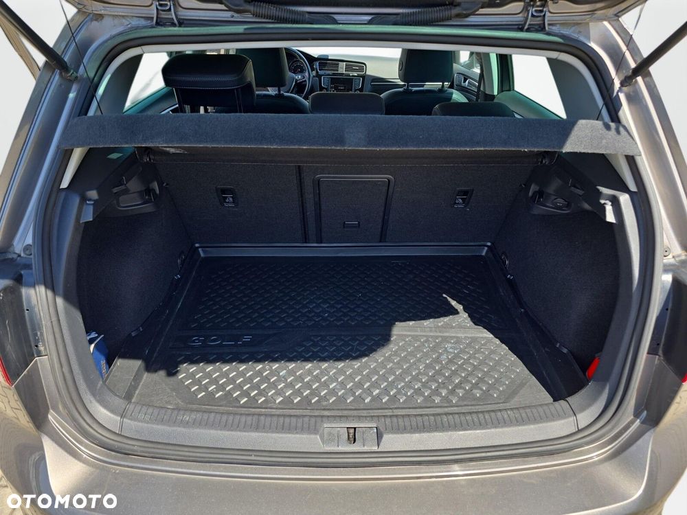 Volkswagen Golf - 28