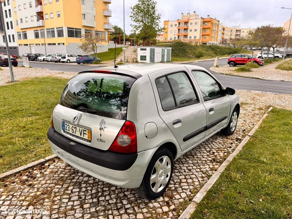 Renault Clio 1.2 16V Privilège - 4