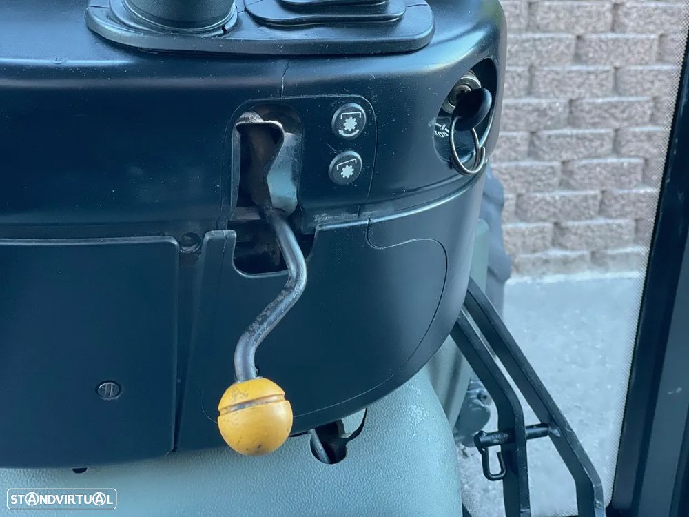 New Holland TN95FA 4RM Cabine AC - 15