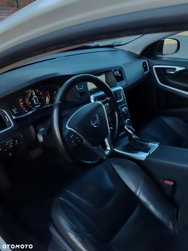 Volvo V60 Cross Country - 17