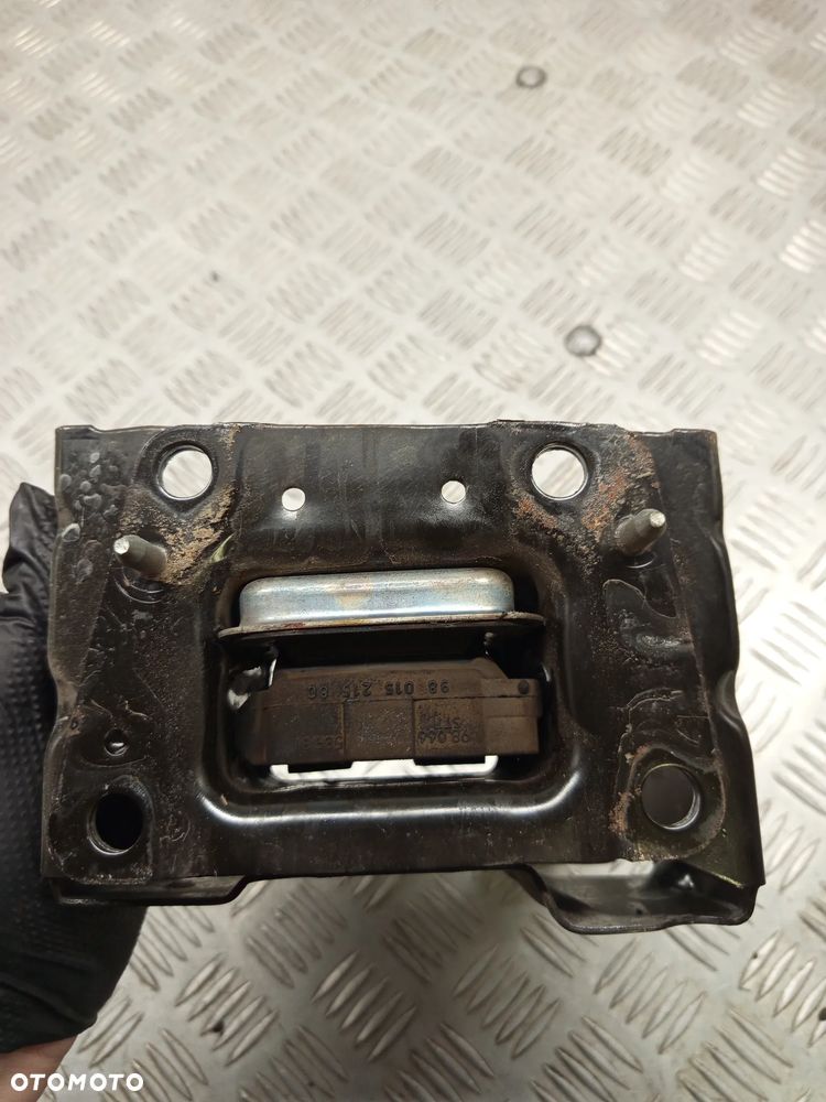 PEUGEOT 2008 LIFT 15-19r. 1.2B ŁAPA MOCOWANIE SKRZYNI LEWY PRZÓD 9801521580 - 3