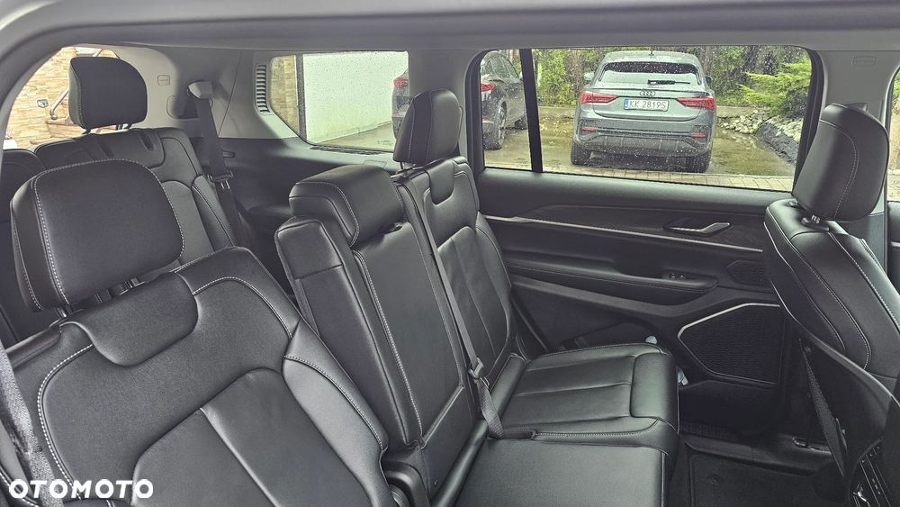 Jeep Grand Cherokee - 24