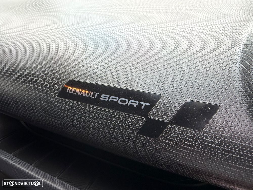 Renault Clio 1.6 T RS EDC - 15