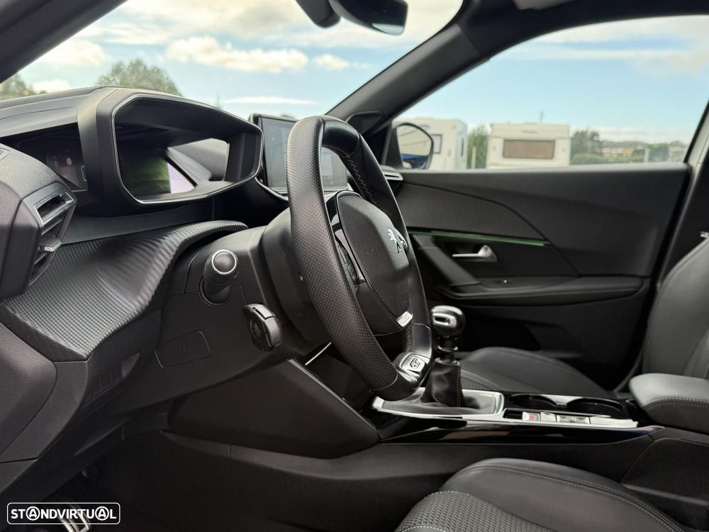 Peugeot 2008 1.2 PureTech GT Line - 23