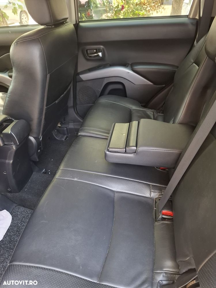 Mitsubishi Outlander - 4