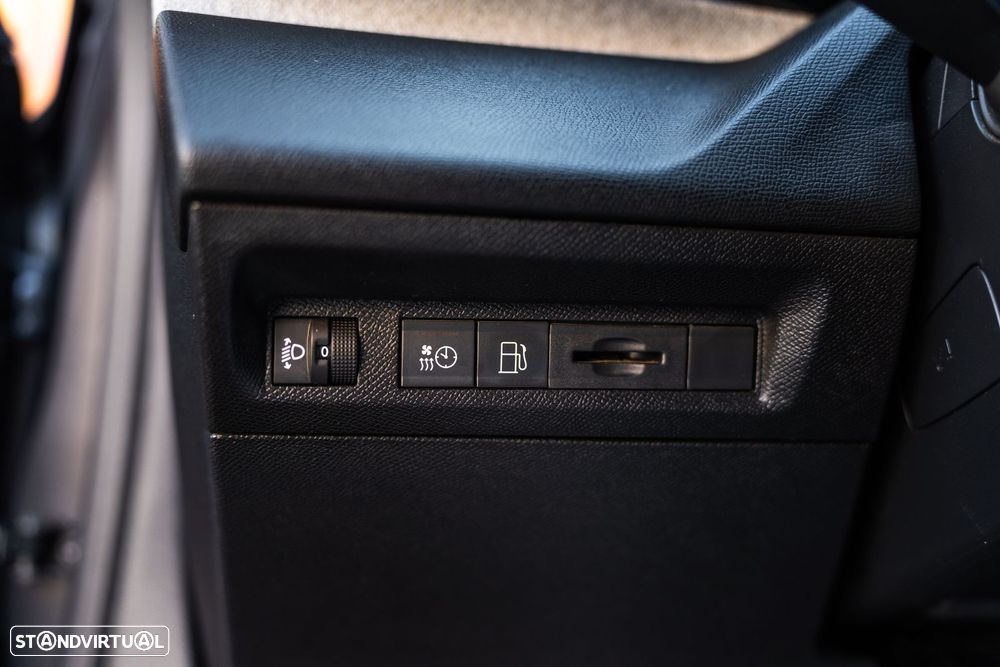 Peugeot 308 SW 1.6 Hybrid Allure e-EAT8 - 26