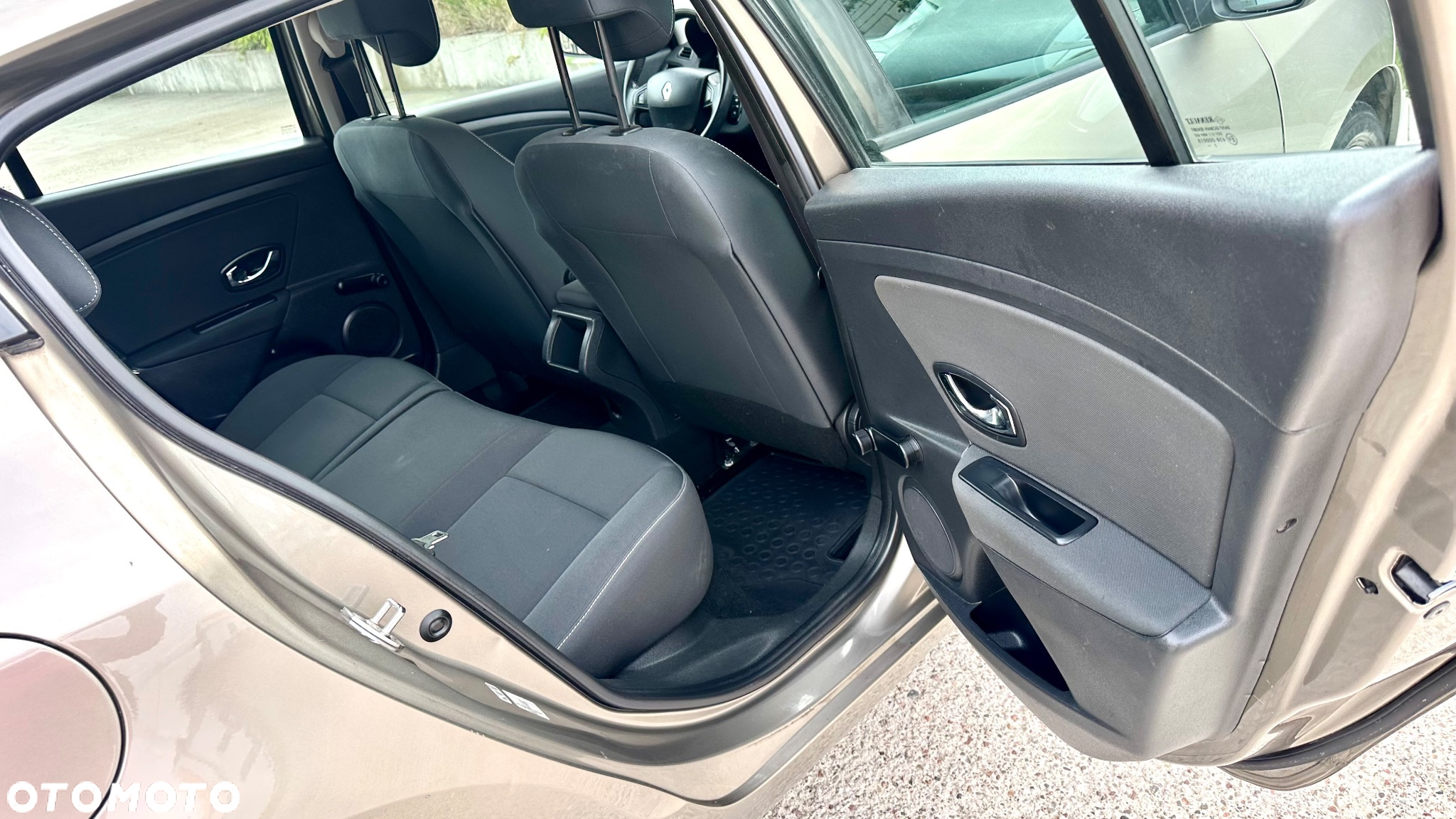 Renault Megane Grandtour ENERGY TCe 115 Start & Stop Bose Edition - 15