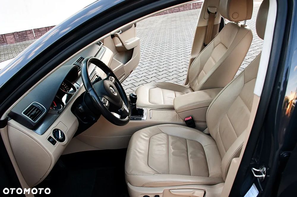 Volkswagen Passat 2.0 TDI 4Mot Highline - 32
