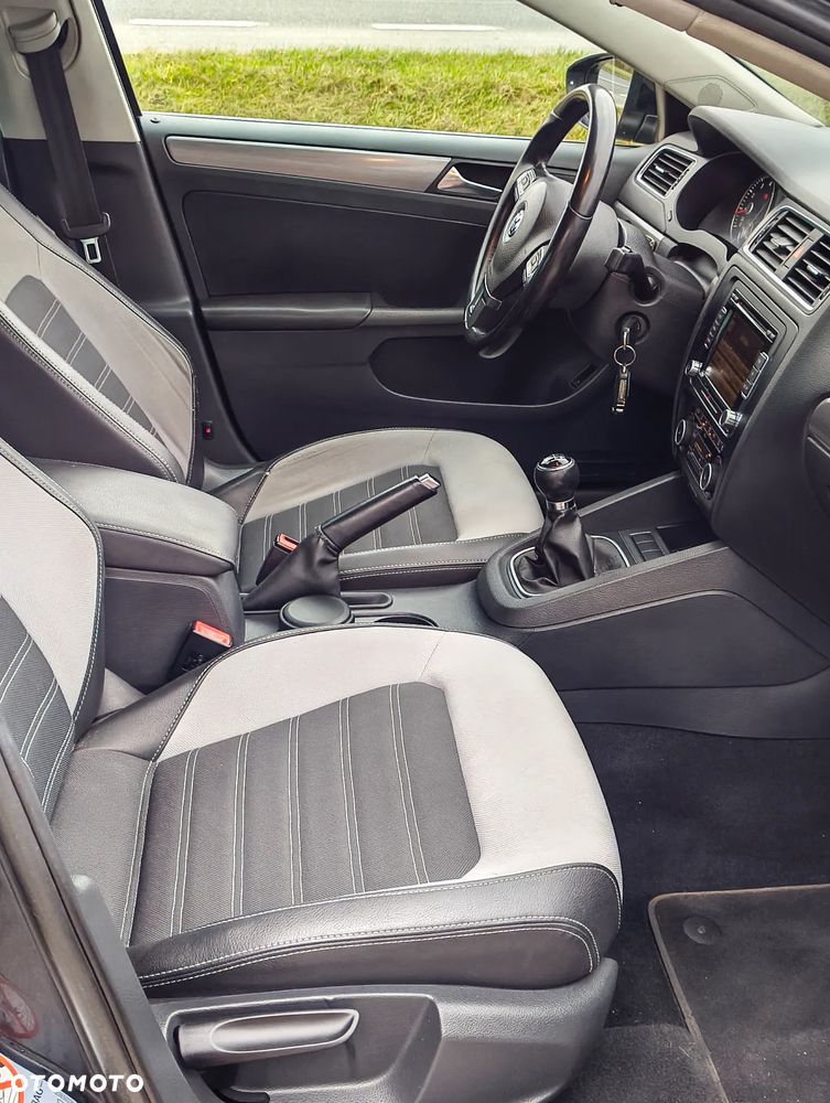 Volkswagen Jetta 1.4 TSI Highline - 17