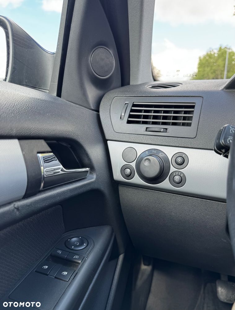 Opel Astra 1.4 Essentia - 19