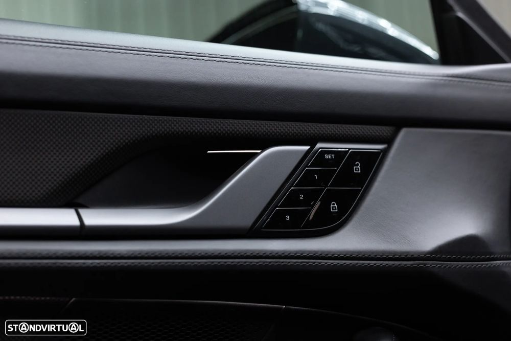 Porsche Taycan Turbo S - 37