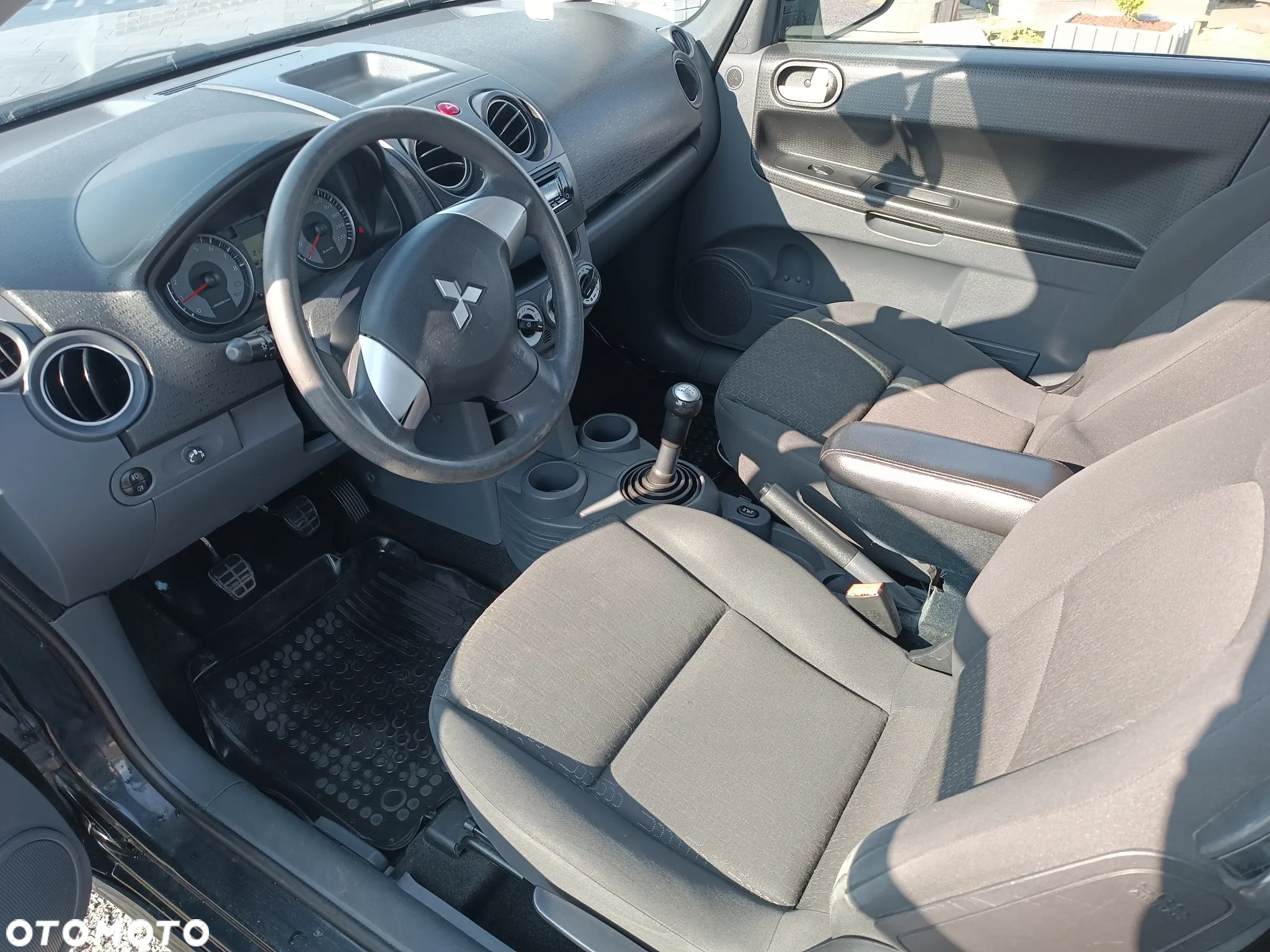 Mitsubishi Colt 1.1 - 10