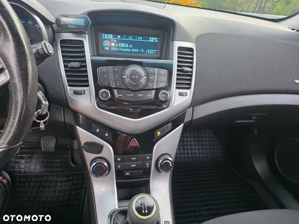 Chevrolet Cruze 1.6 LT+ - 35