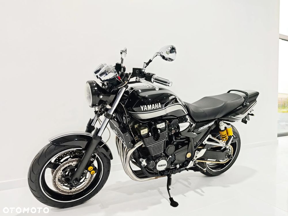 Yamaha XJR - 3