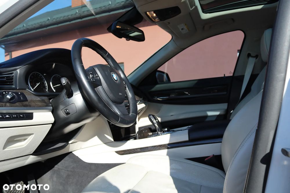 BMW Seria 7 750i - 15