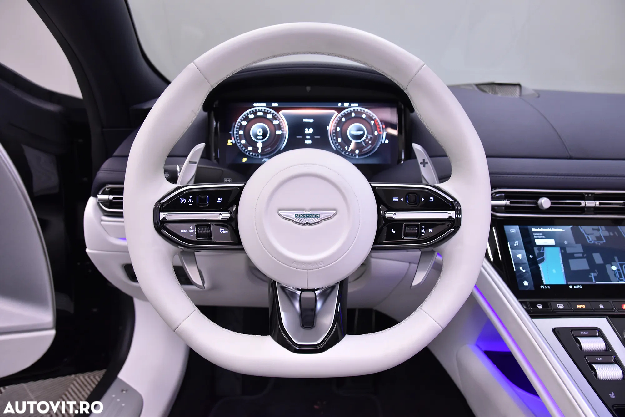 Aston Martin DB12 Volante - 26