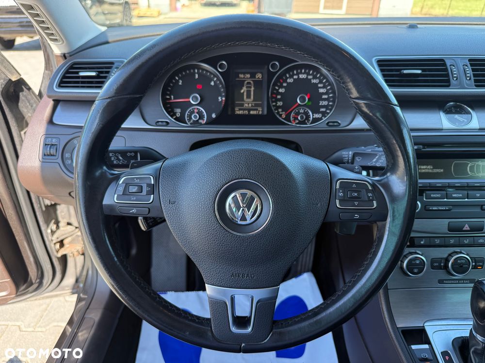 Volkswagen Passat 2.0 TDI Comfortline DSG - 24